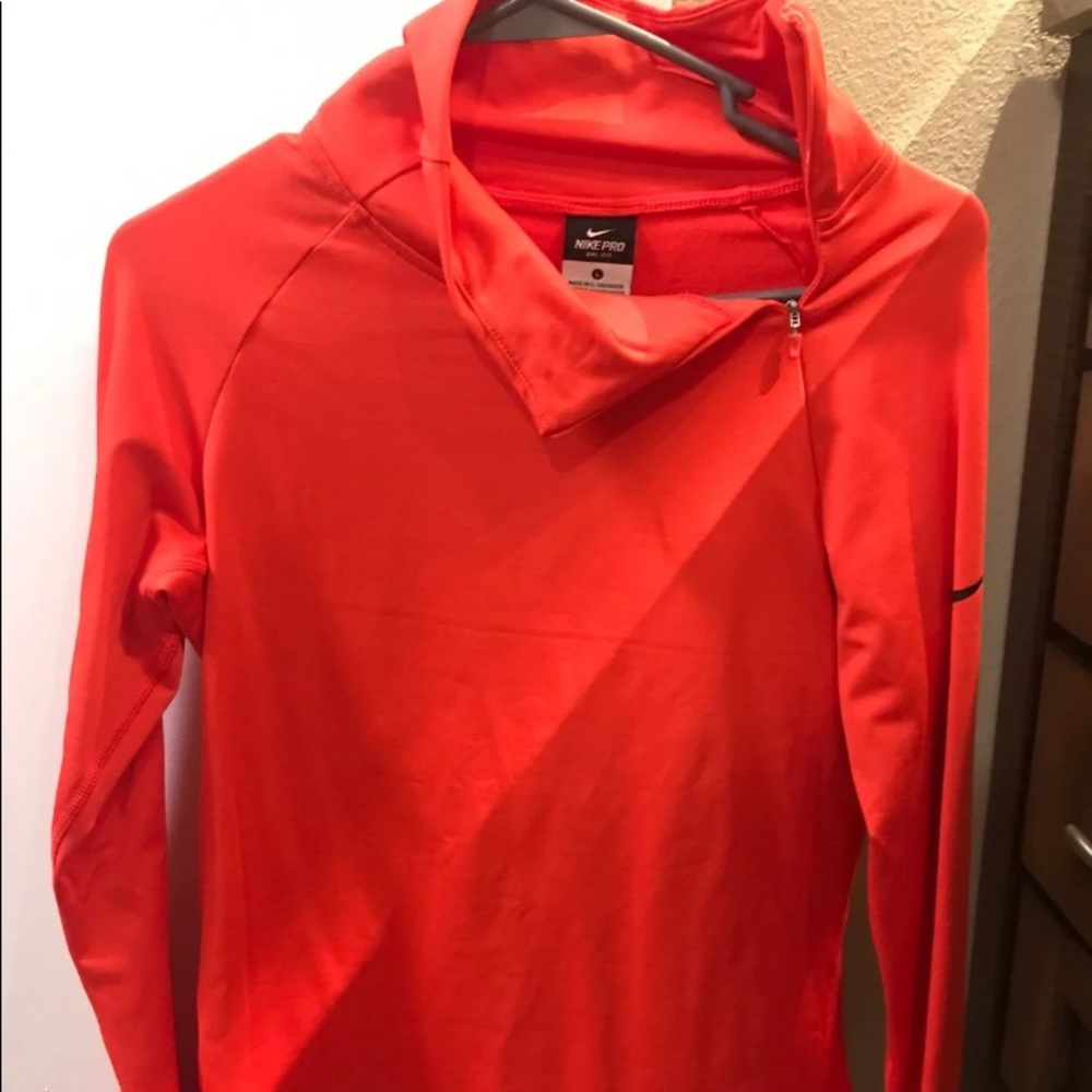 Women’s Nike Pull Over Size L